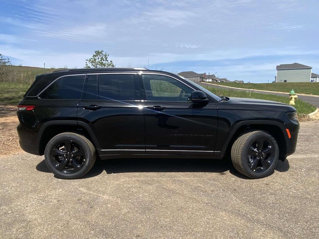 New 2026 Jeep Grand Cherokee Limited w/ Limited Altitude Package RWD image 37