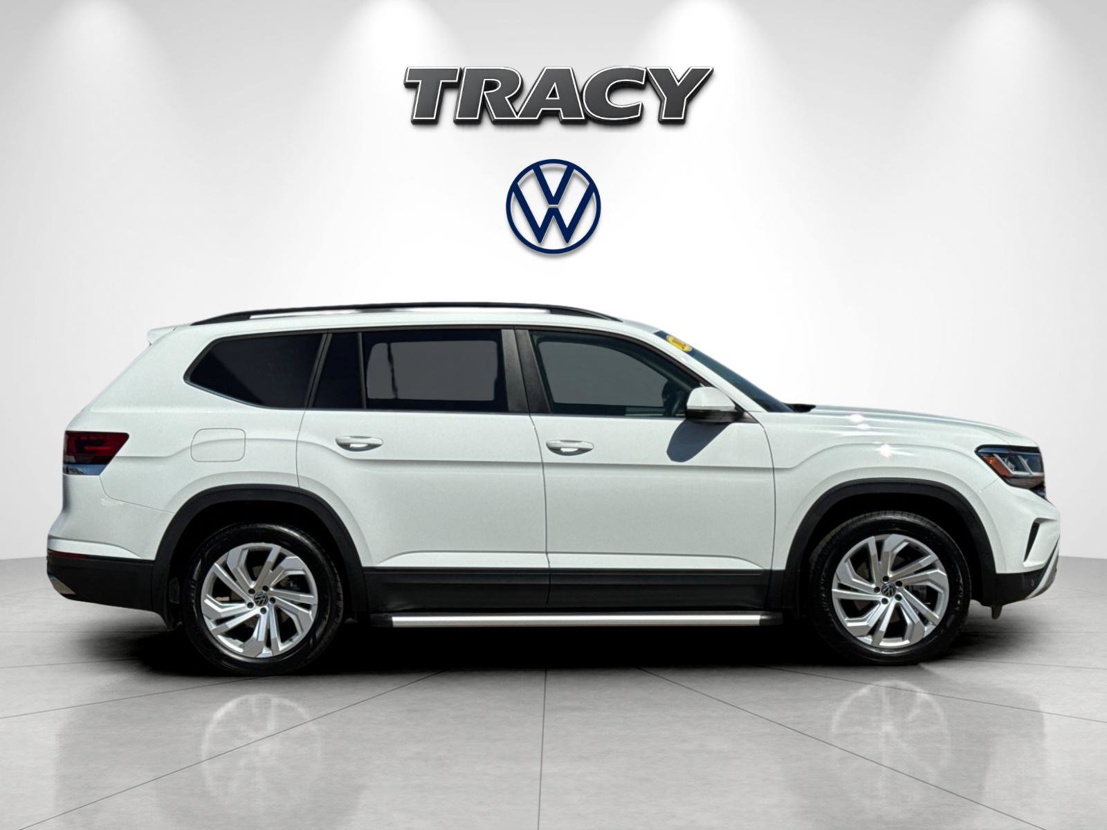 Used 2021 Volkswagen Atlas SE w/ Panoramic Sunroof Package FWD image 3