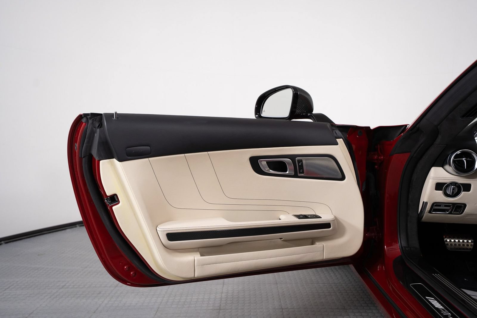 Used 2012 Mercedes-Benz SLS AMG Roadster image 14