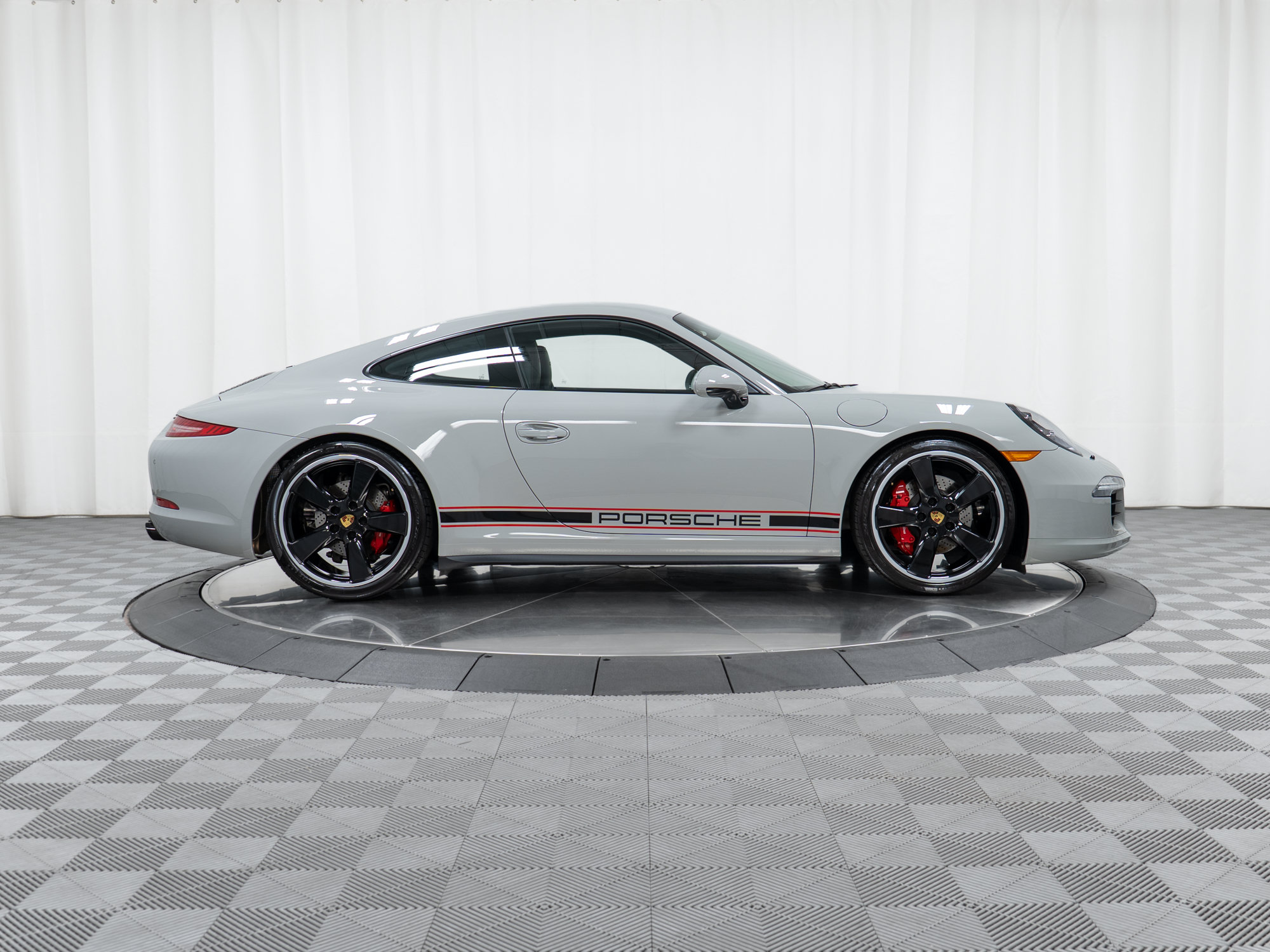 Certified 2016 Porsche 911 Carrera GTS RWD image 8