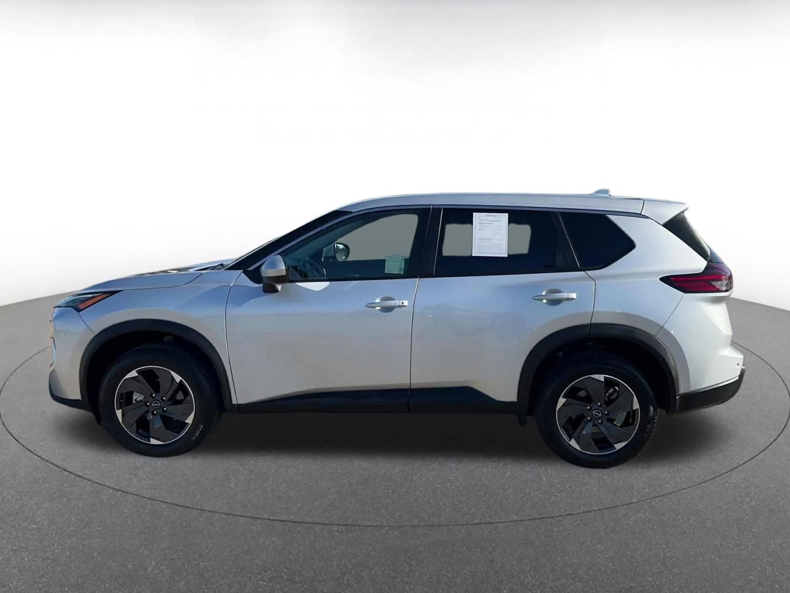 Used 2025 Nissan Rogue SV image 9