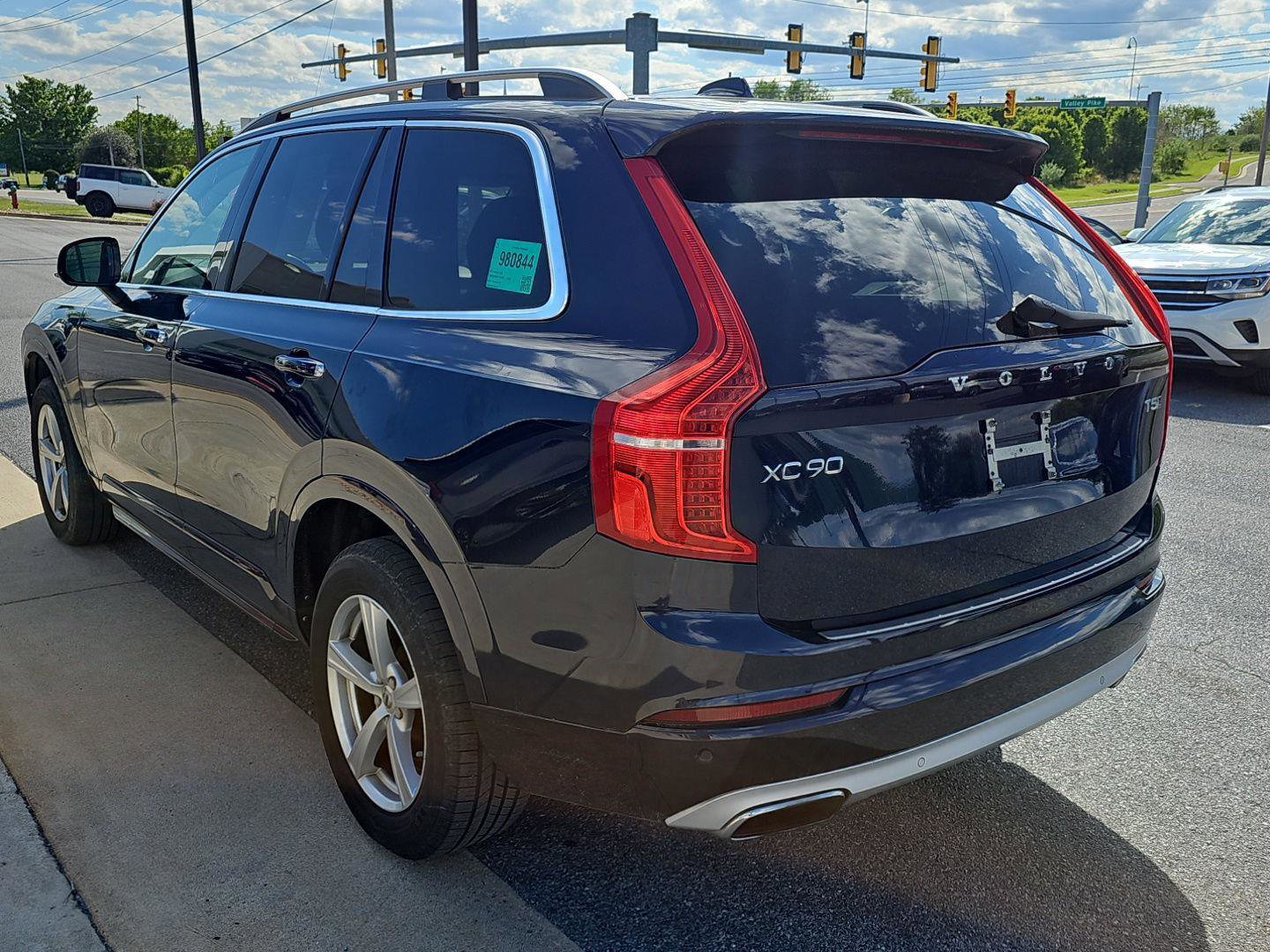 Used 2017 Volvo XC90 T5 Momentum w/ Vision Package AWD/4WD image 4