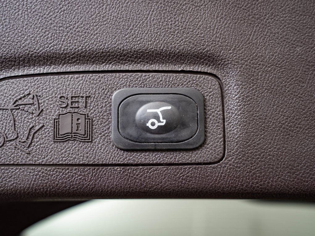 Used 2016 Lincoln MKC Reserve w/ Lincoln MKC Climate Package image 21