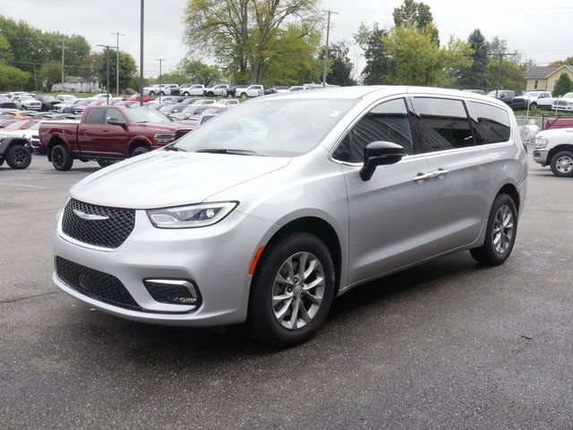 New 2026 Chrysler Pacifica Select AWD/4WD image 8