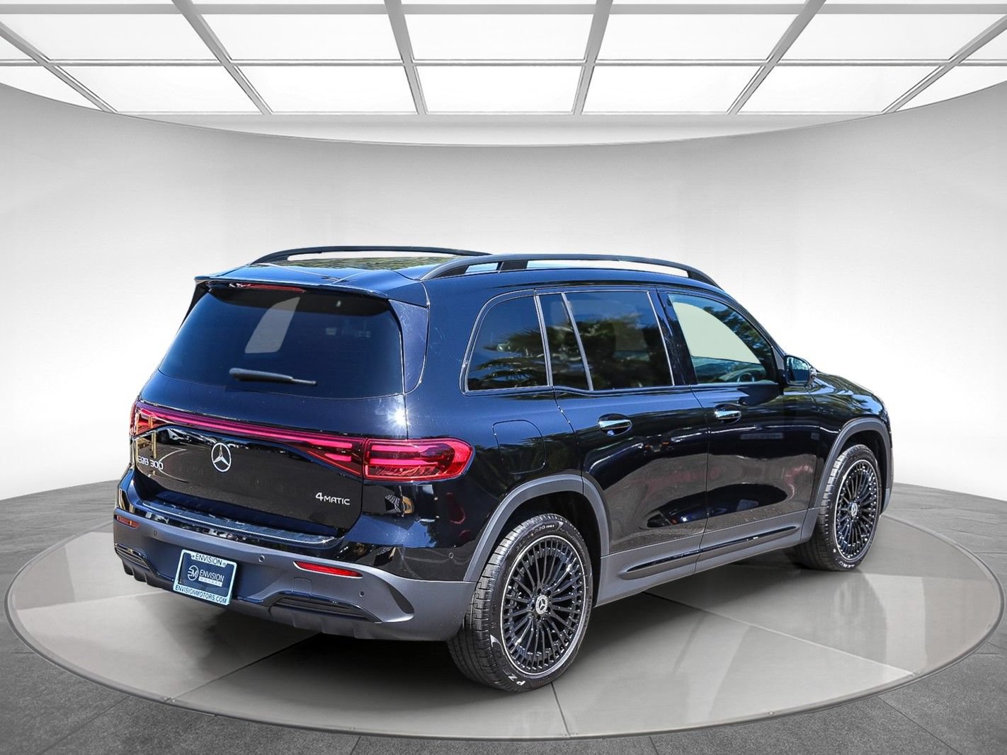 Used 2024 Mercedes-Benz EQB 300 4MATIC image 4