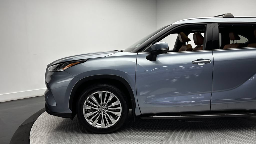 Used 2023 Toyota Highlander Platinum AWD/4WD image 5