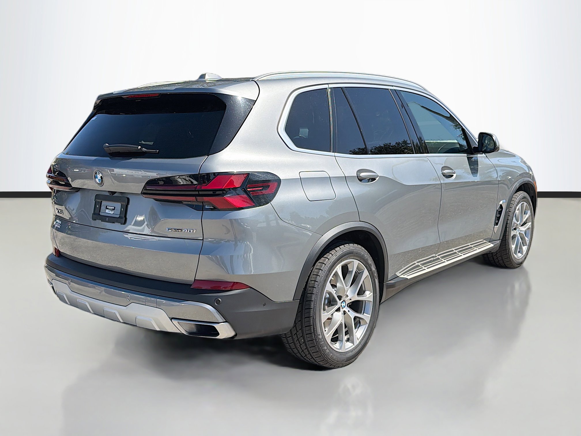 Used 2024 BMW X5 sDrive40i w/ Premium Package image 3