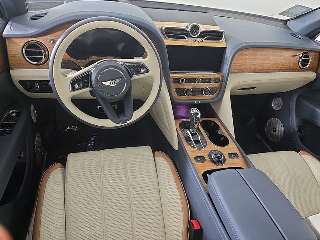 Used 2023 Bentley Bentayga Plug-In Hybrid image 12