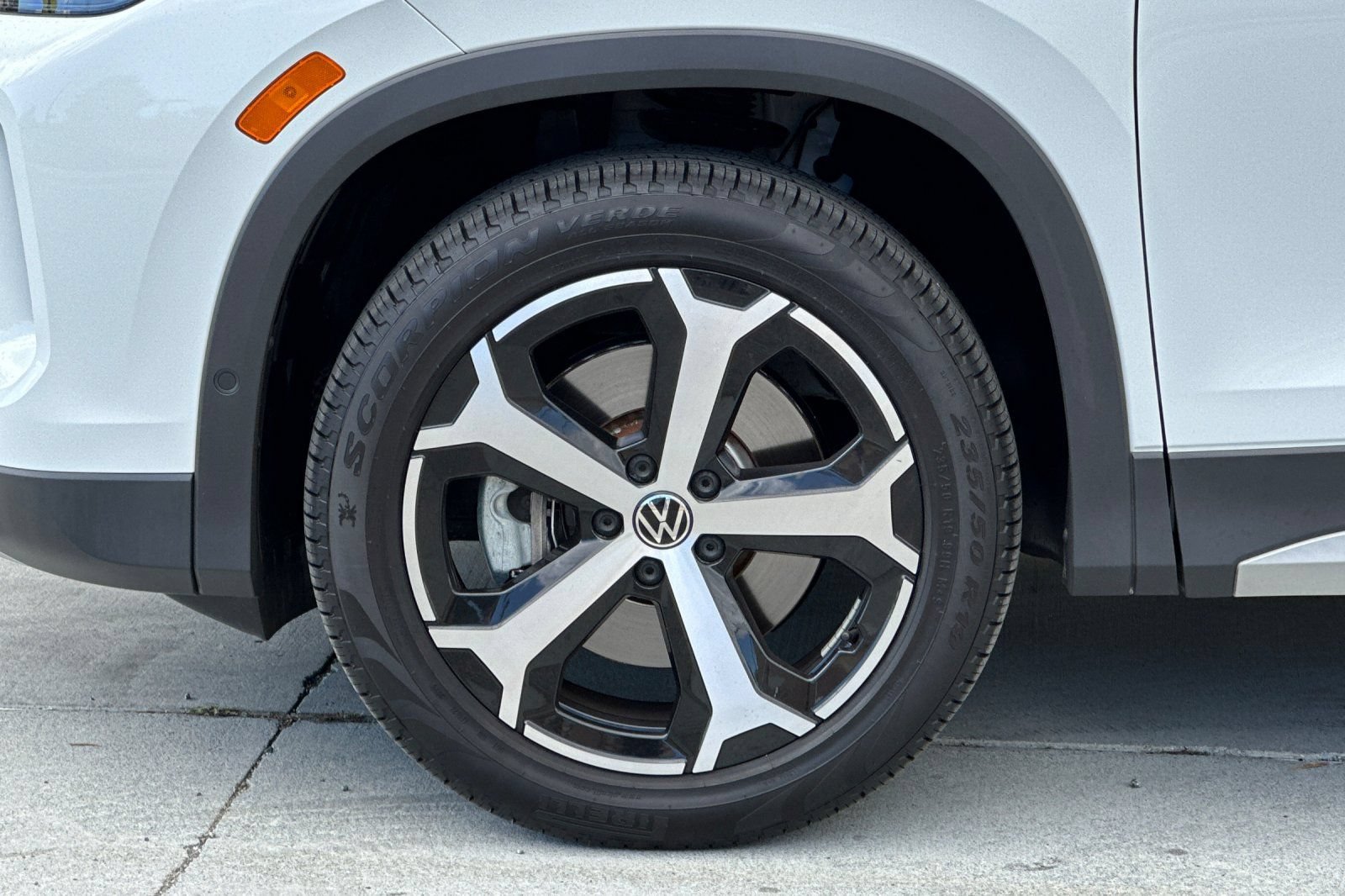 Certified 2026 Volkswagen Tiguan SE w/ Panoramic Sunroof Package AWD/4WD image 25