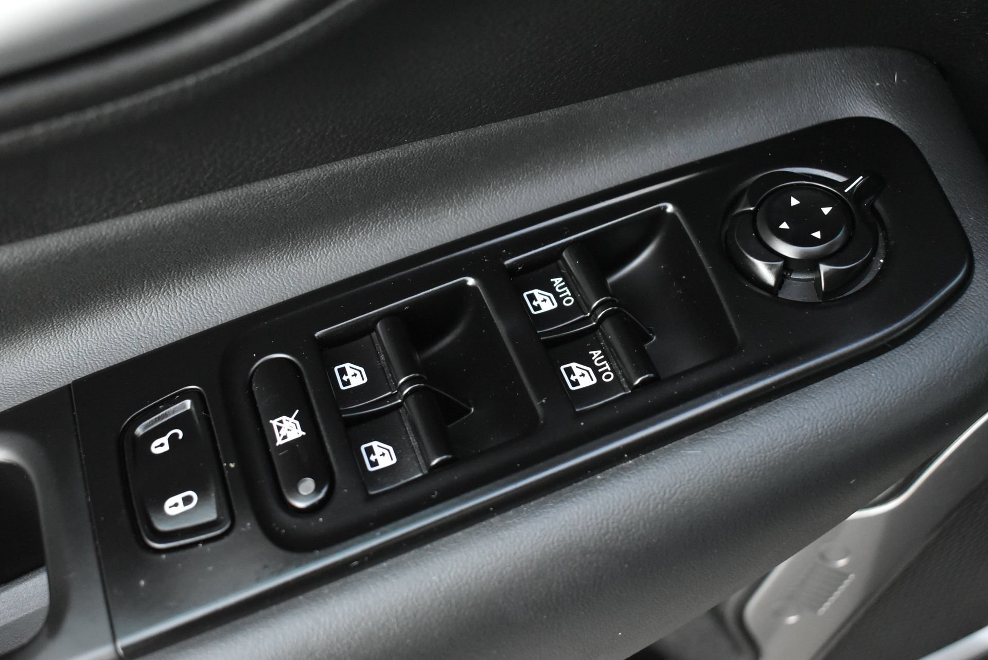Used 2023 Jeep Renegade Latitude AWD/4WD image 12