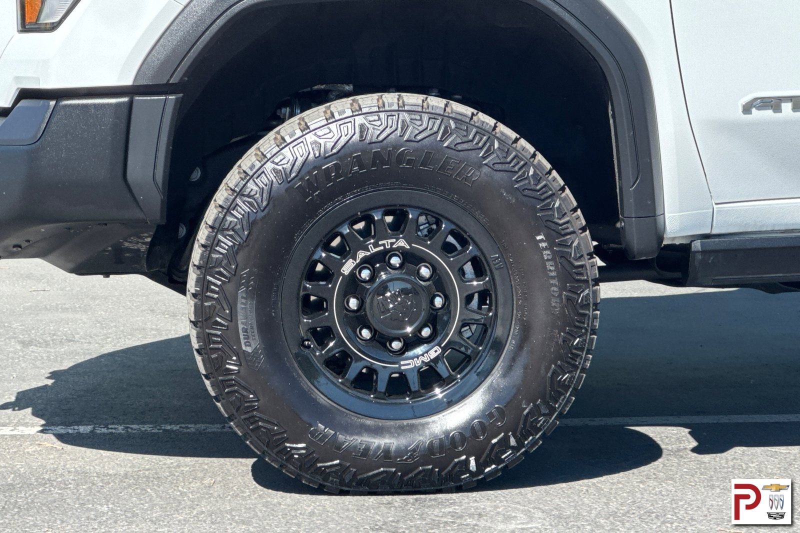 Certified 2025 GMC Sierra 2500 AT4X w/ AT4X AEV Edition AWD/4WD image 32