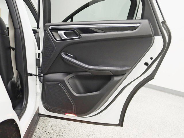 Used 2023 Porsche Macan image 31