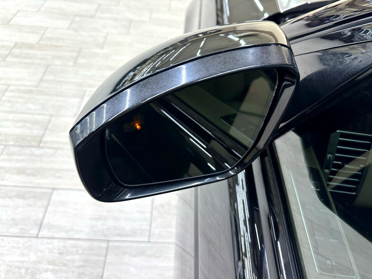 Used 2014 Land Rover Range Rover HSE image 17