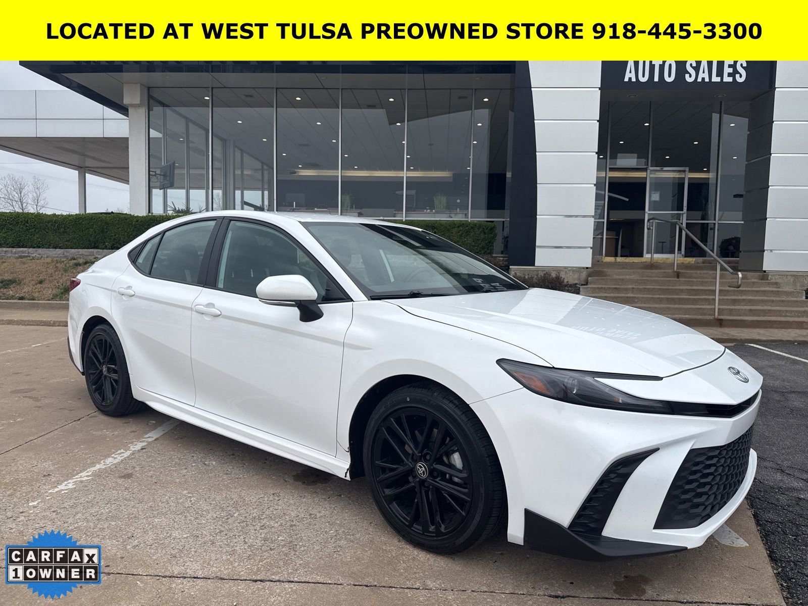 Used 2025 Toyota Camry SE image 1