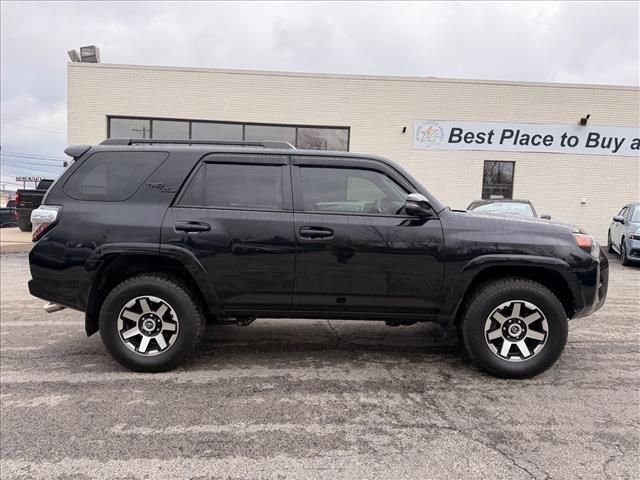 Used 2022 Toyota 4Runner TRD Off-Road Premium AWD/4WD image 3