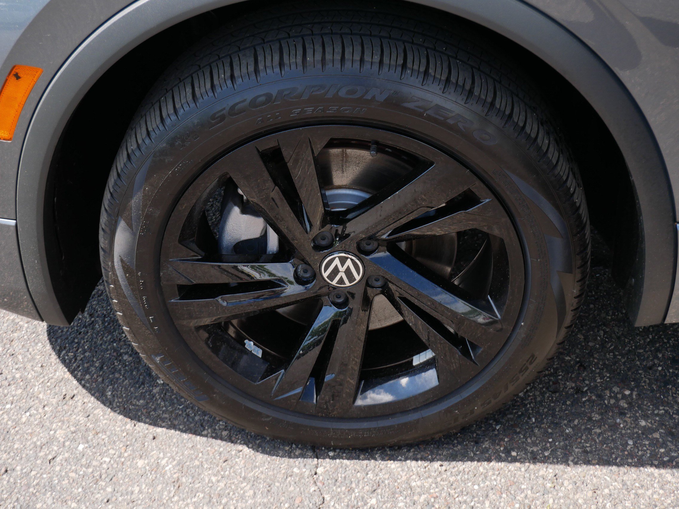 Certified 2023 Volkswagen Tiguan SE R-Line AWD/4WD image 15