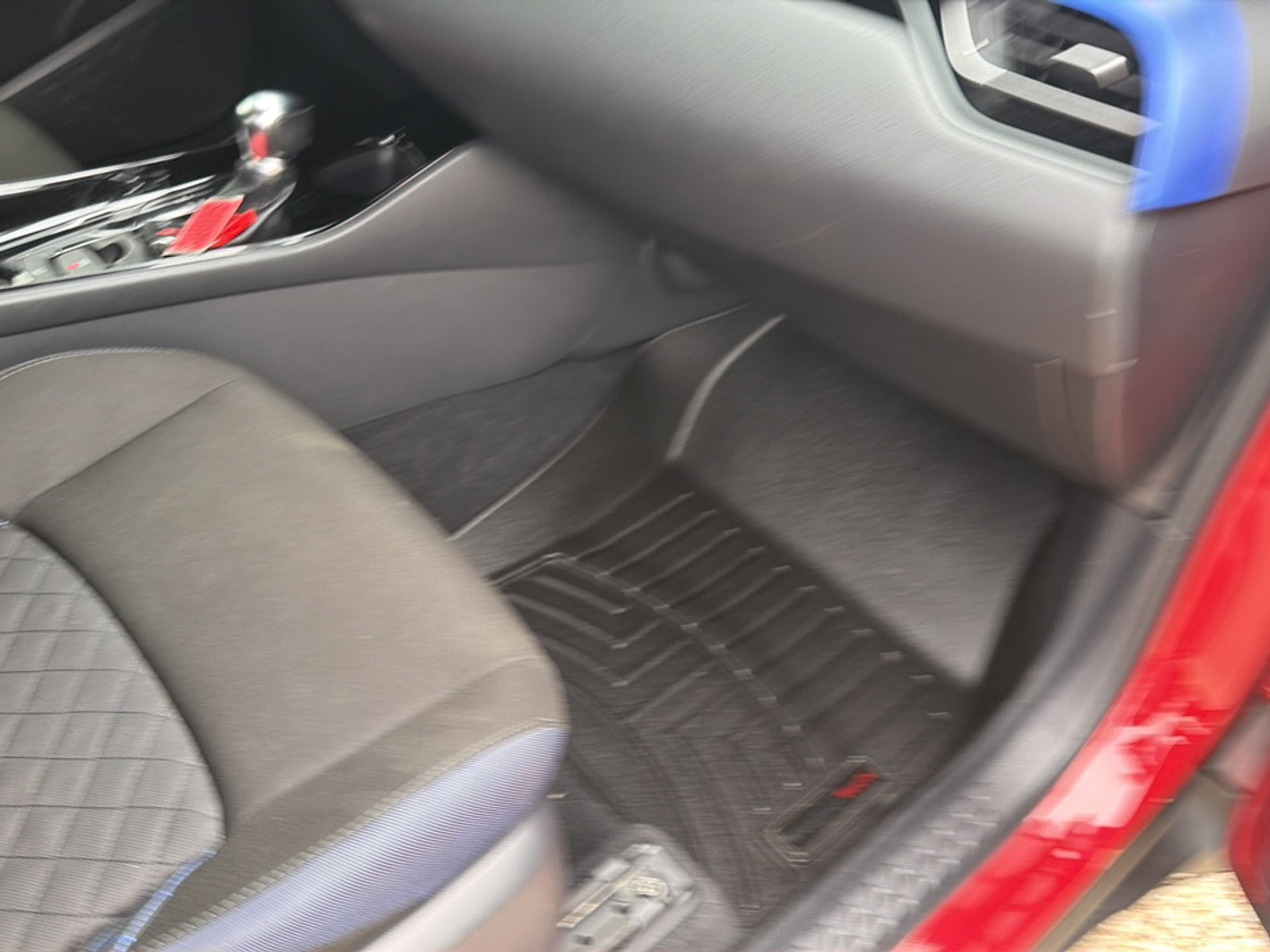 Used 2020 Toyota C-HR XLE FWD image 14