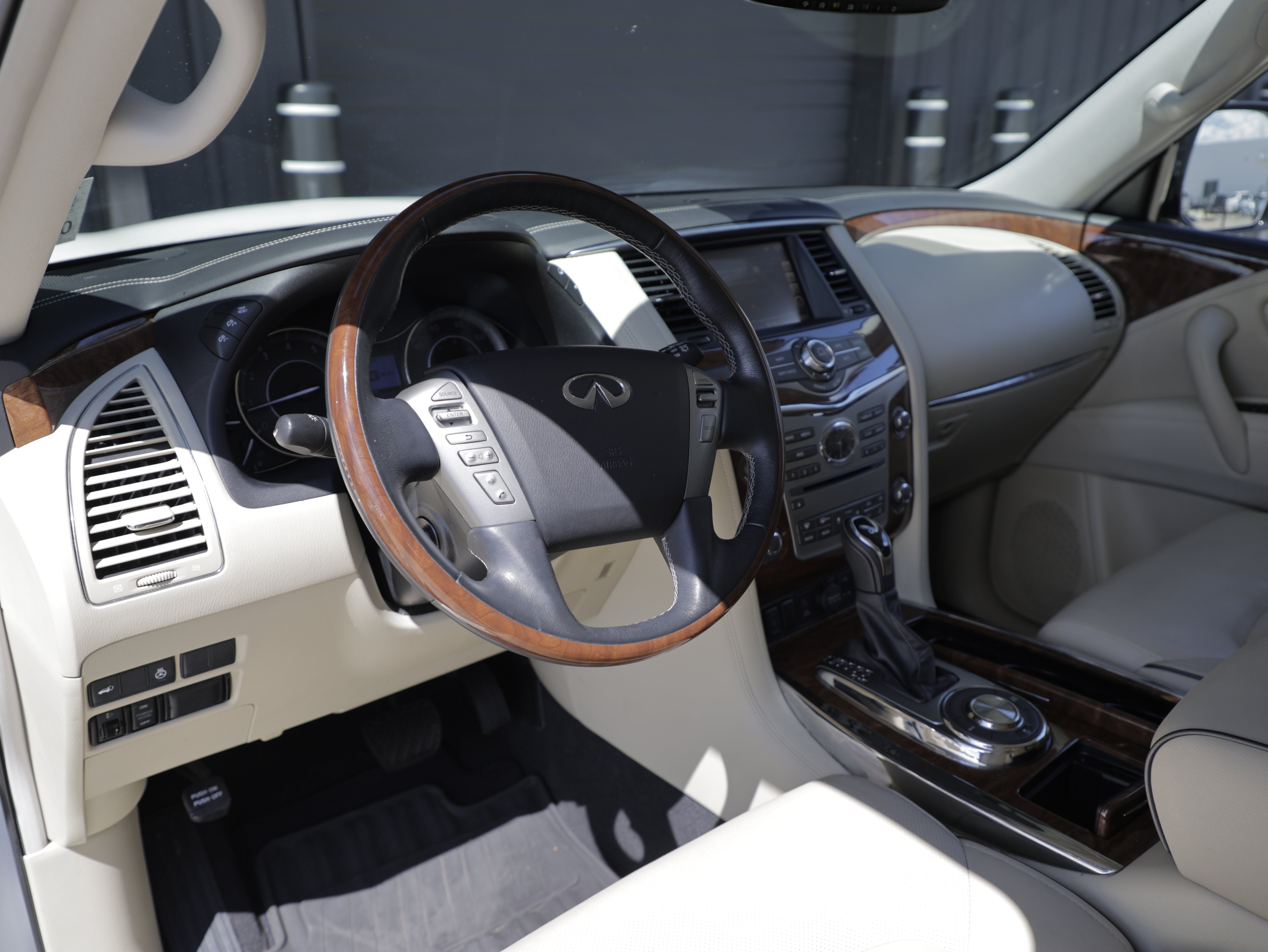 Used 2019 INFINITI QX80 Luxe w/ All-Season Package RWD image 16