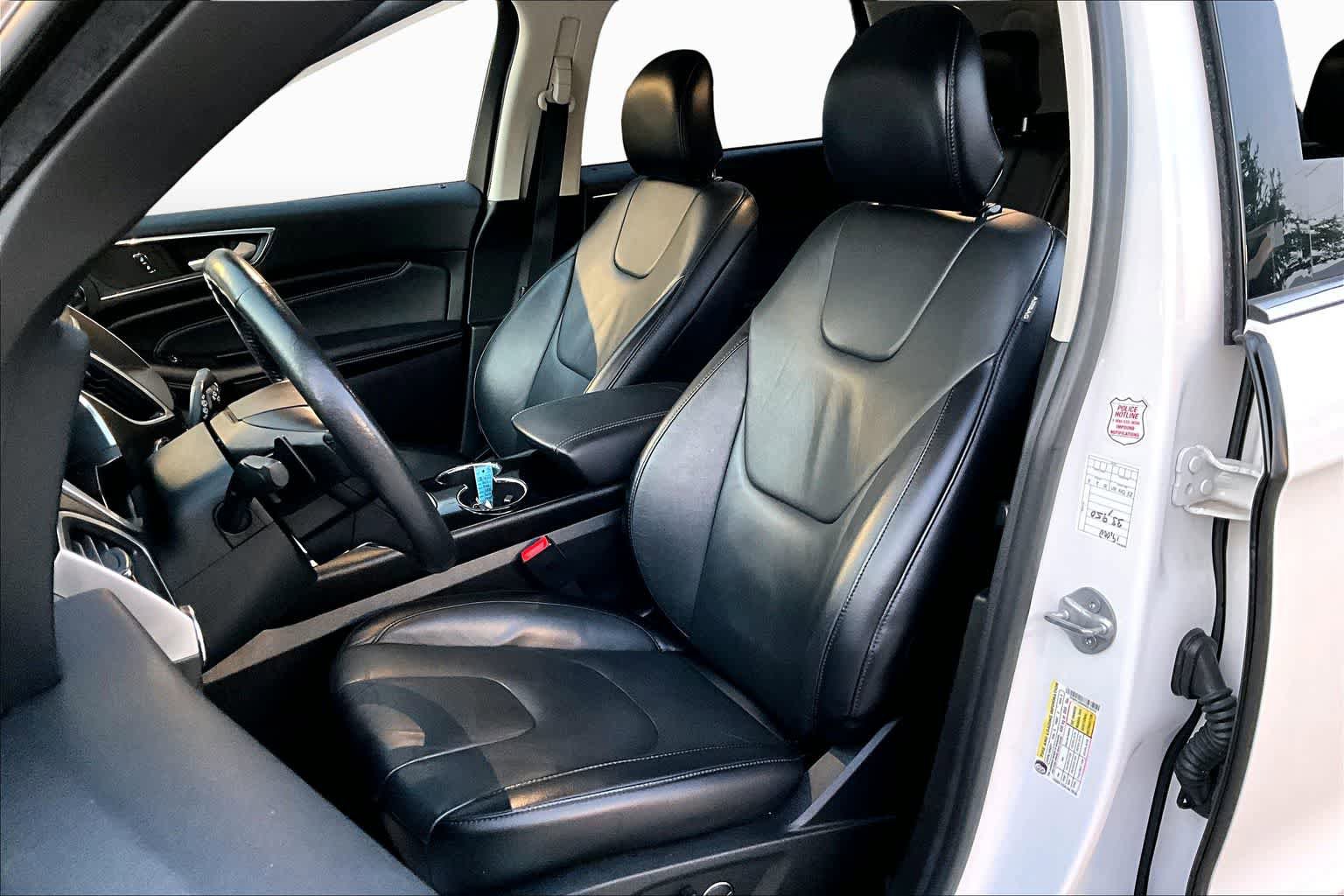Used 2017 Ford Edge Titanium w/ Technology Package FWD image 15