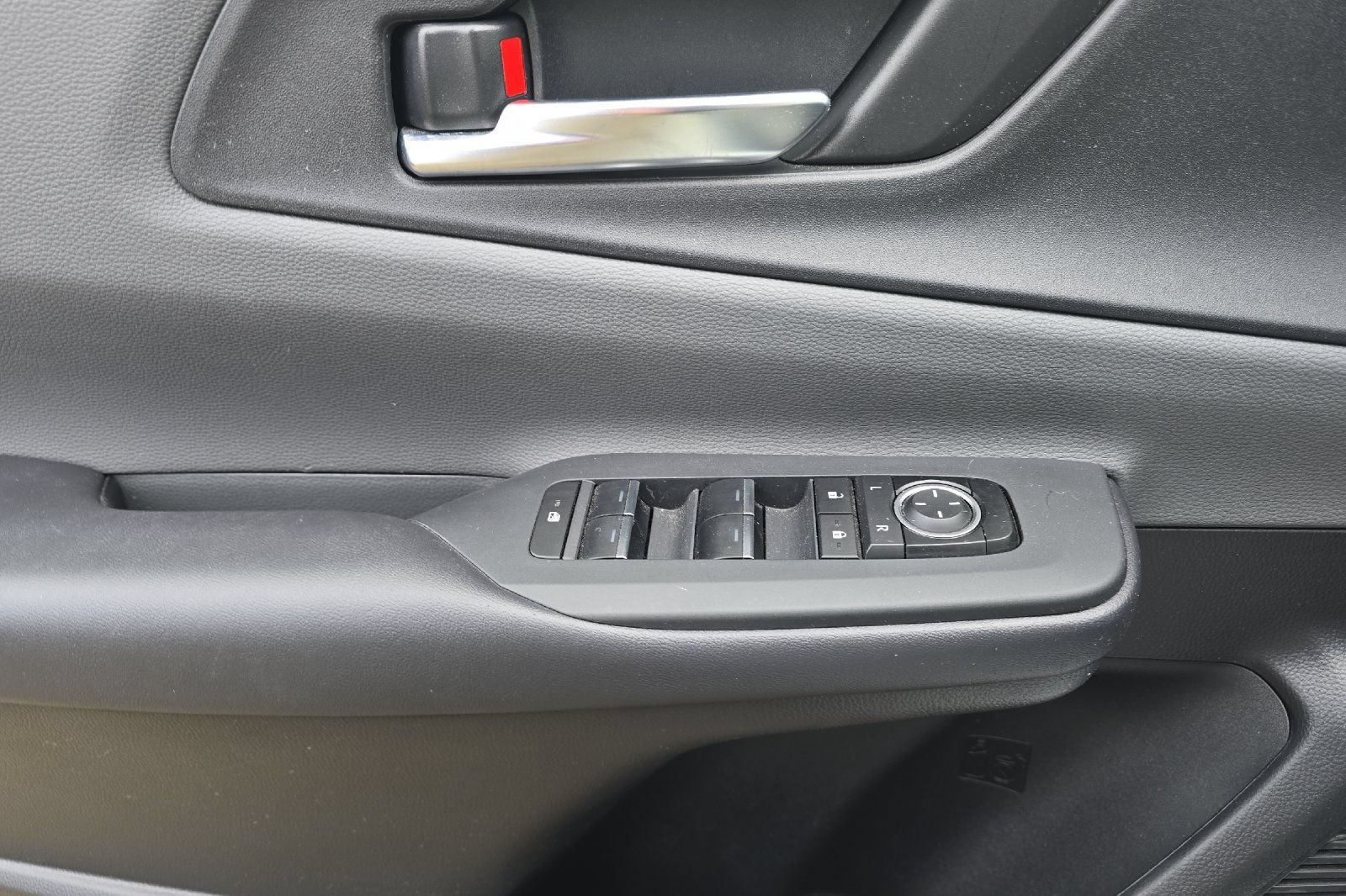 Used 2024 Toyota Prius XLE AWD/4WD image 8