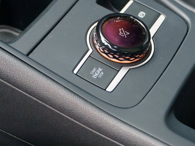 Used 2025 Volkswagen Tiguan SE w/ Panoramic Sunroof Package image 28