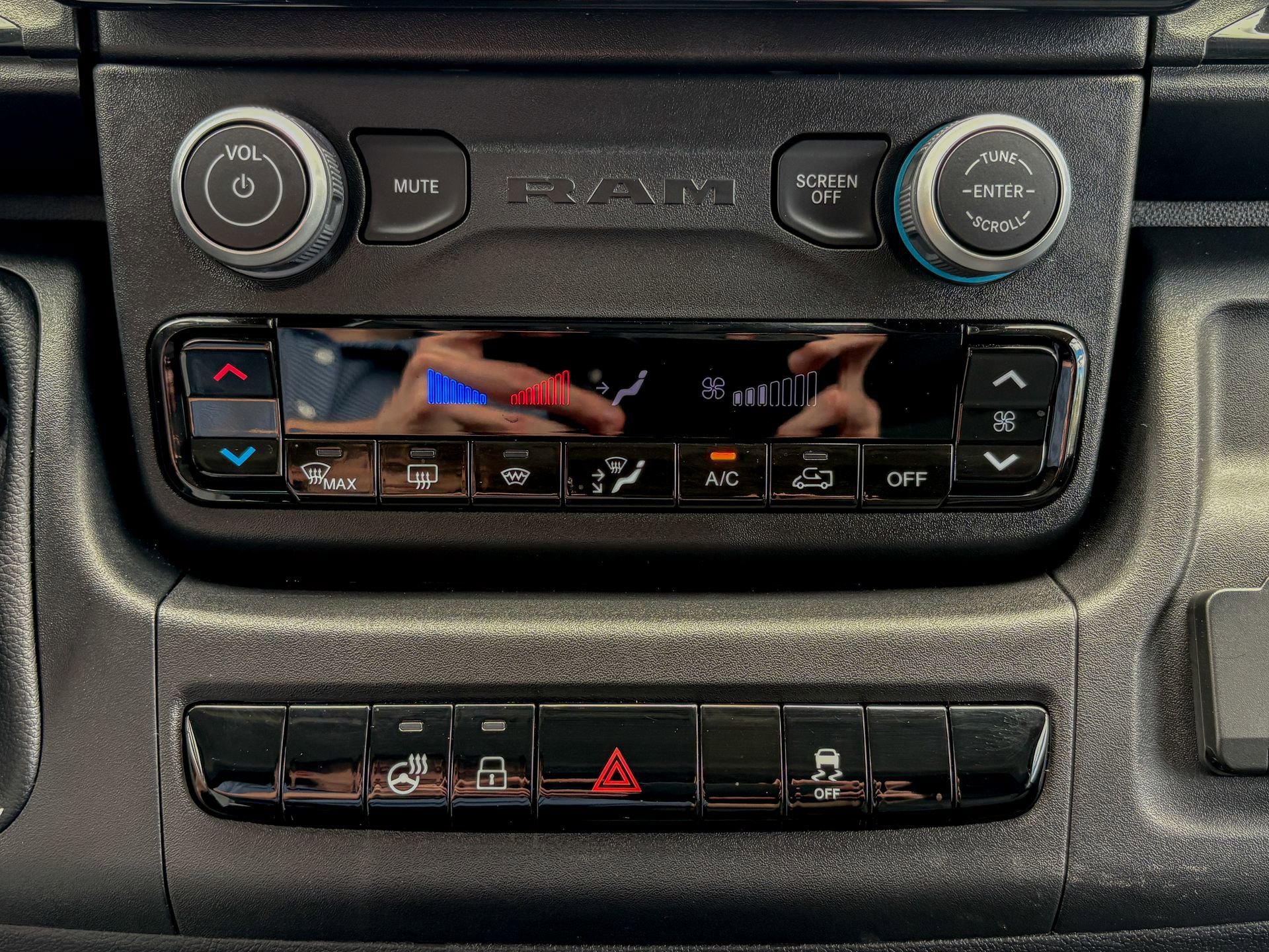 Used 2024 RAM ProMaster 2500 w/ Premium Convenience Group FWD image 30