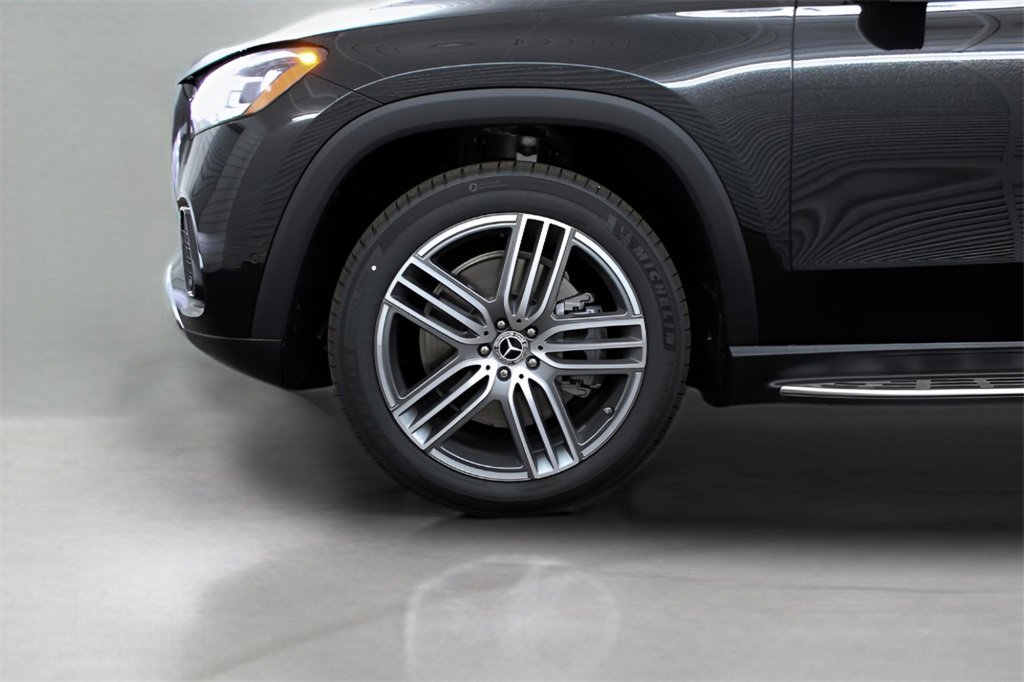 Used 2025 Mercedes-Benz GLS 450 4MATIC image 28