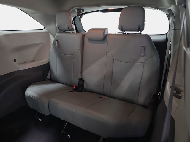 Used 2024 Toyota Sienna XLE FWD image 34