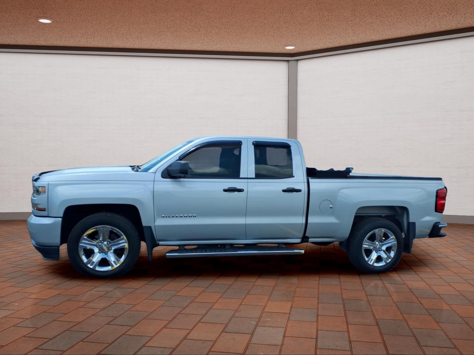 Used 2017 Chevrolet Silverado 1500 Custom w/ Trailering Package RWD image 5