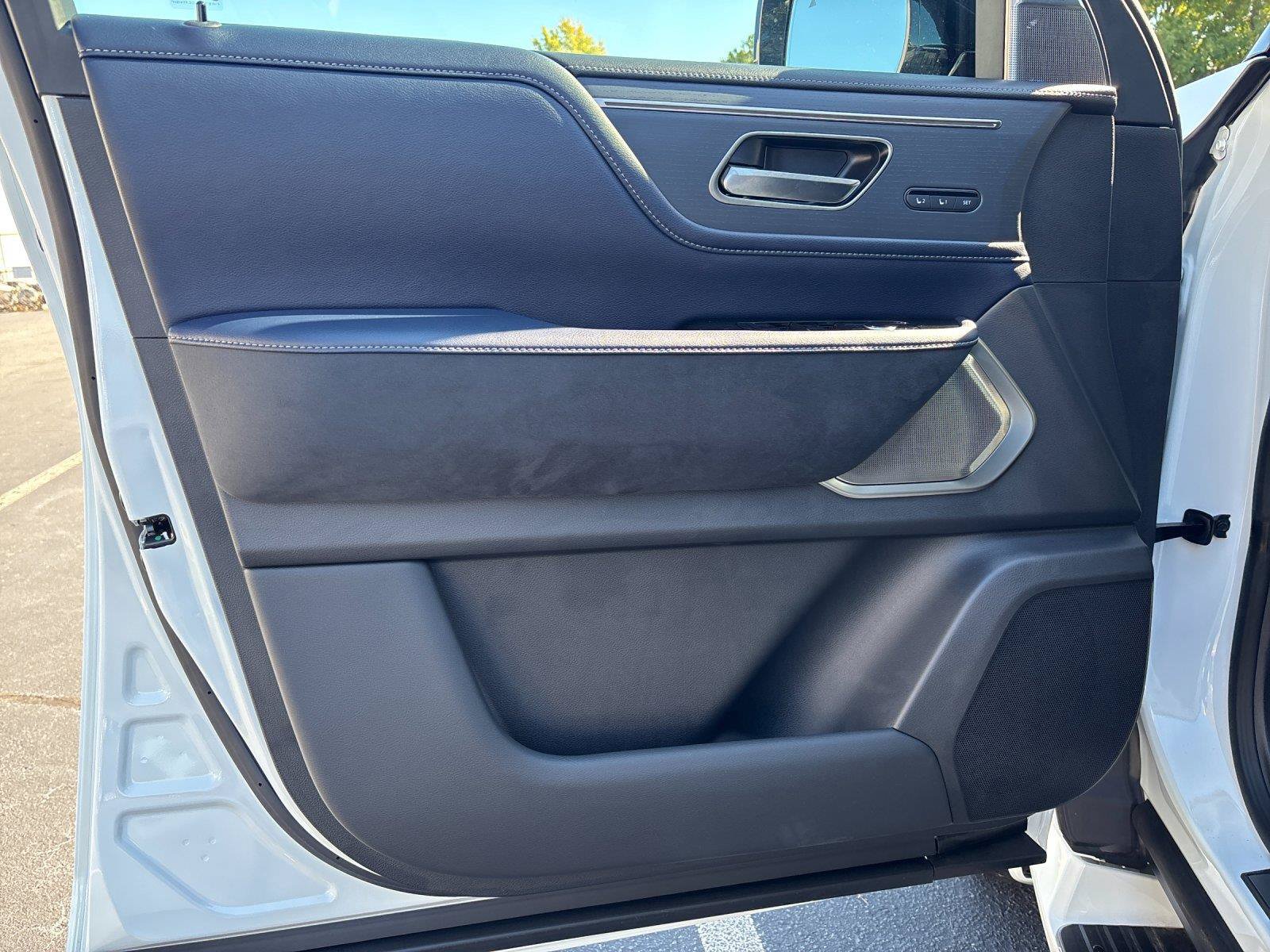New 2027 INFINITI QX80 Sensory AWD/4WD image 13