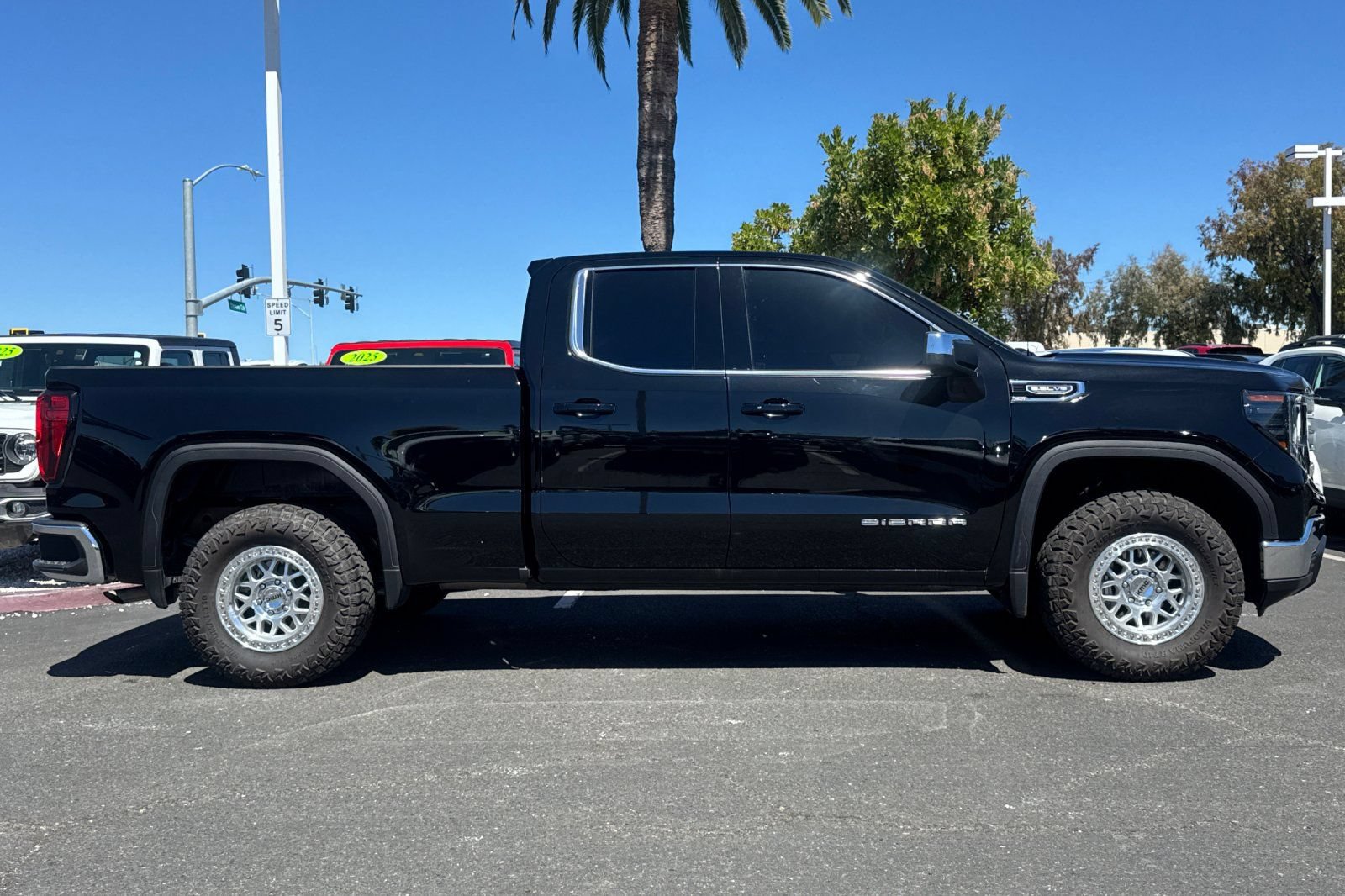 Used 2024 GMC Sierra 1500 SLE RWD image 4