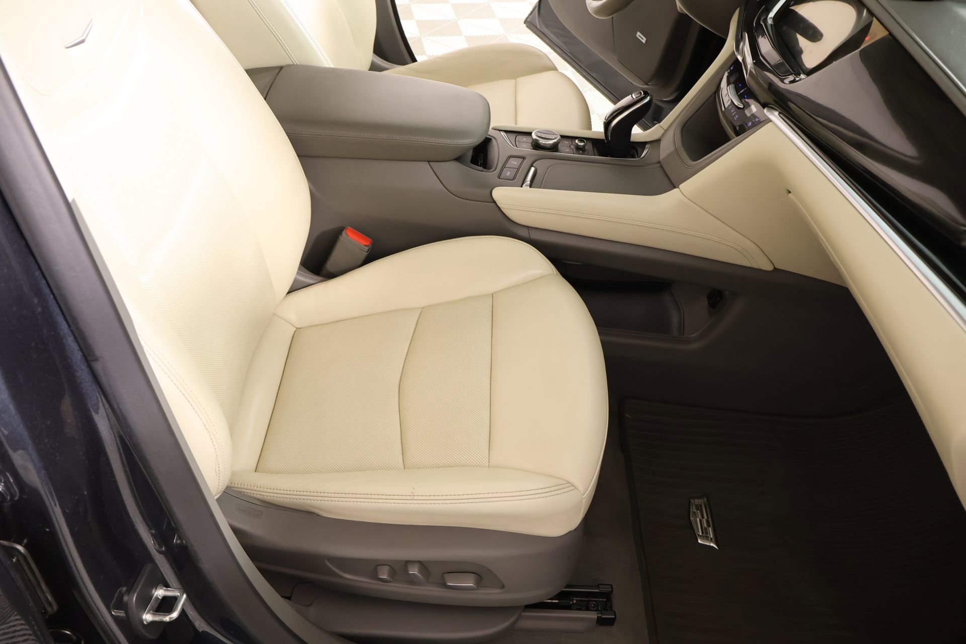 Used 2021 Cadillac XT6 Premium Luxury FWD image 15