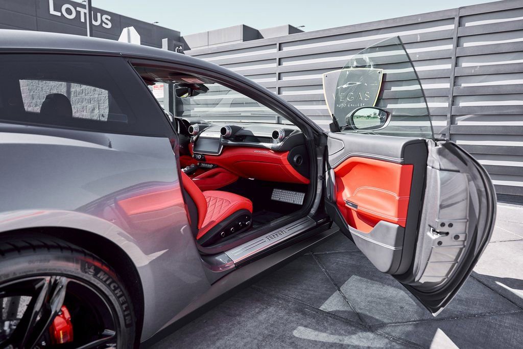 Used 2020 Ferrari GTC4Lusso image 32