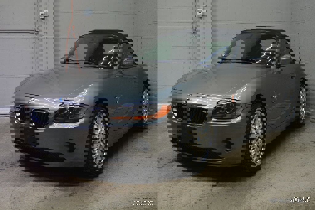 Used 2004 BMW Z4 2.5i image 2