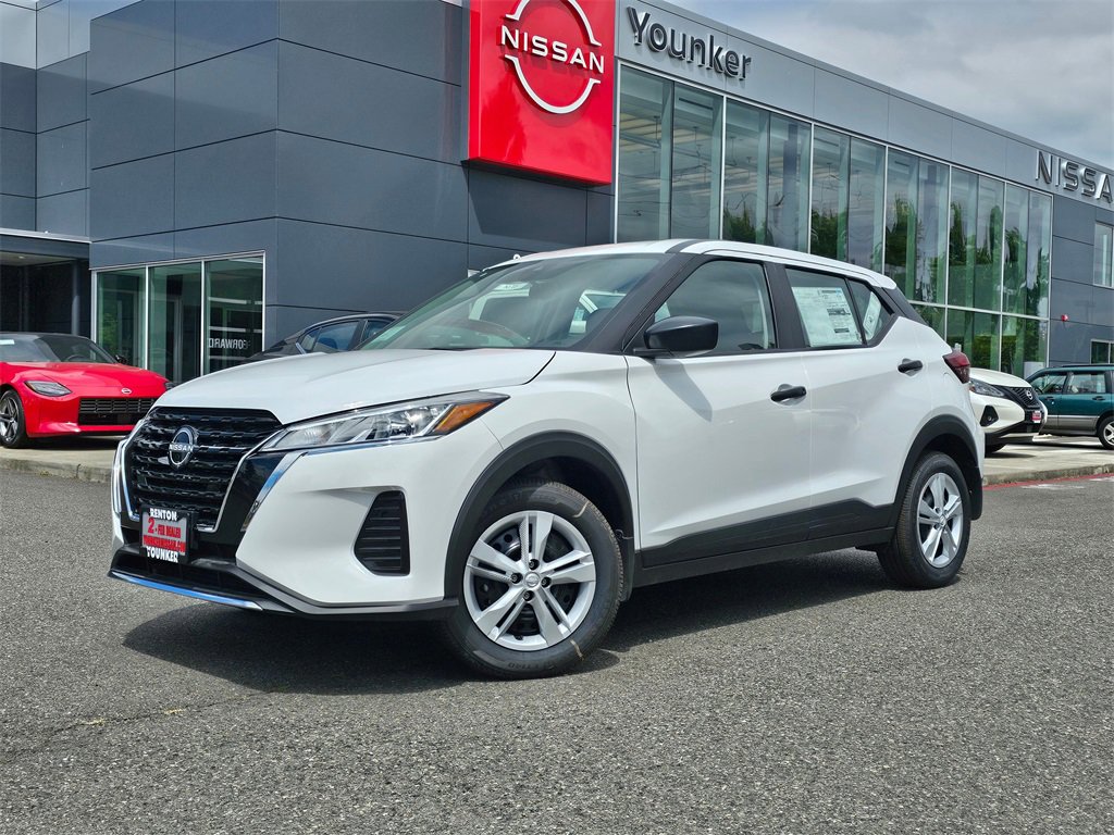 New 2025 Nissan Kicks Play S