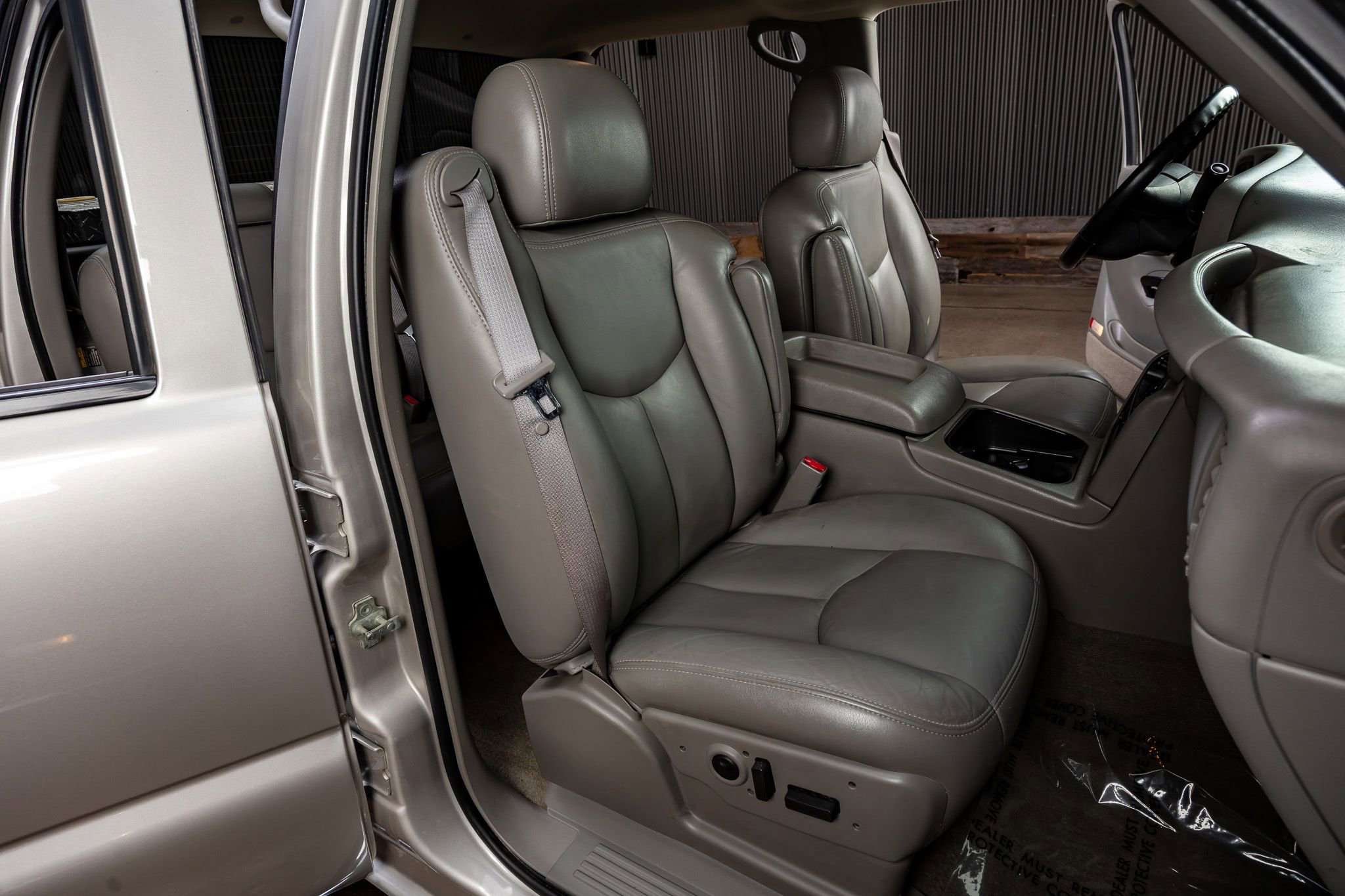 Used 2005 Chevrolet Silverado 3500 LT w/ Heavy-Duty Power Package image 25