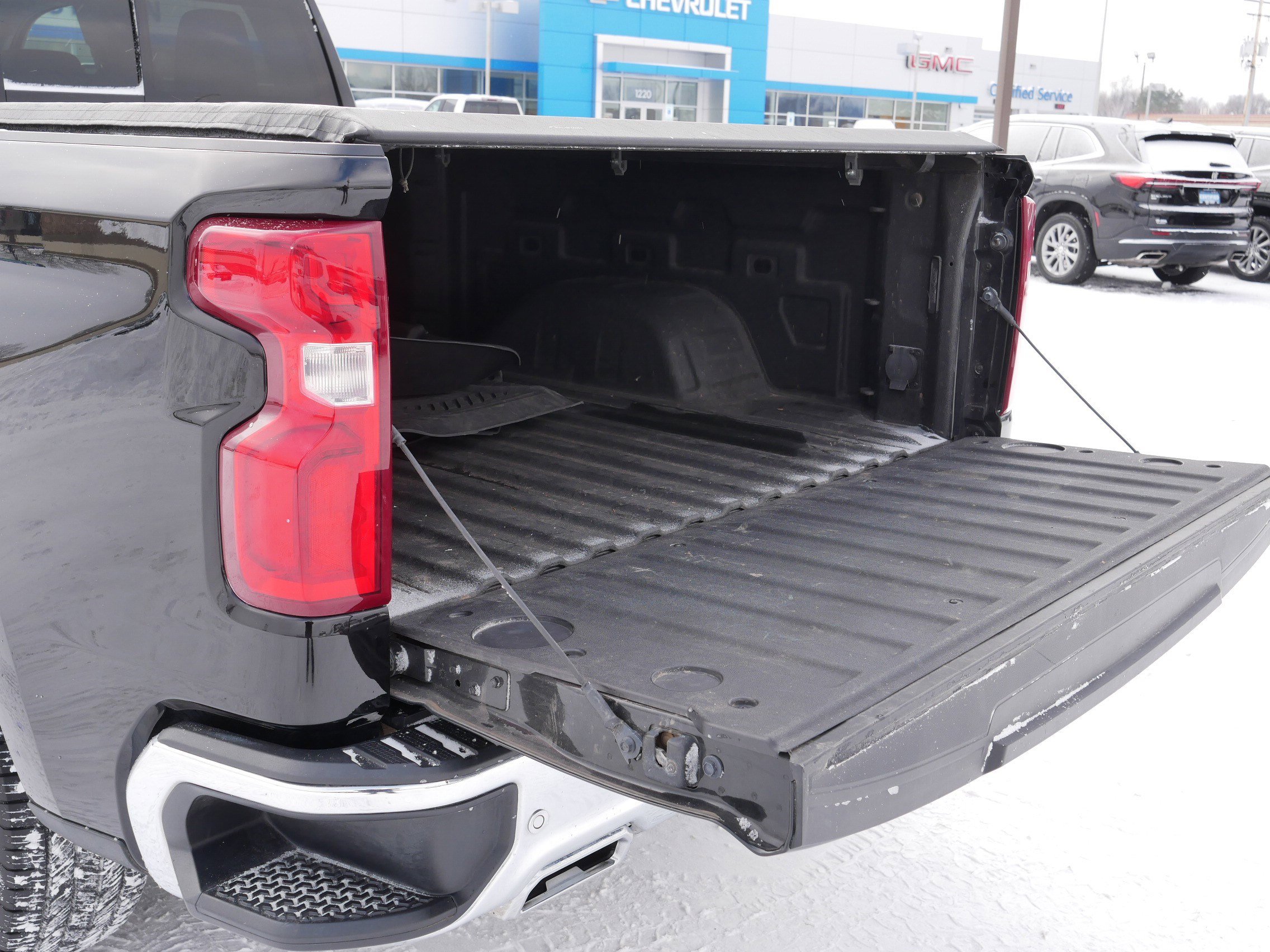 Used 2023 Chevrolet Silverado 1500 LTZ w/ LTZ Premium Package image 18
