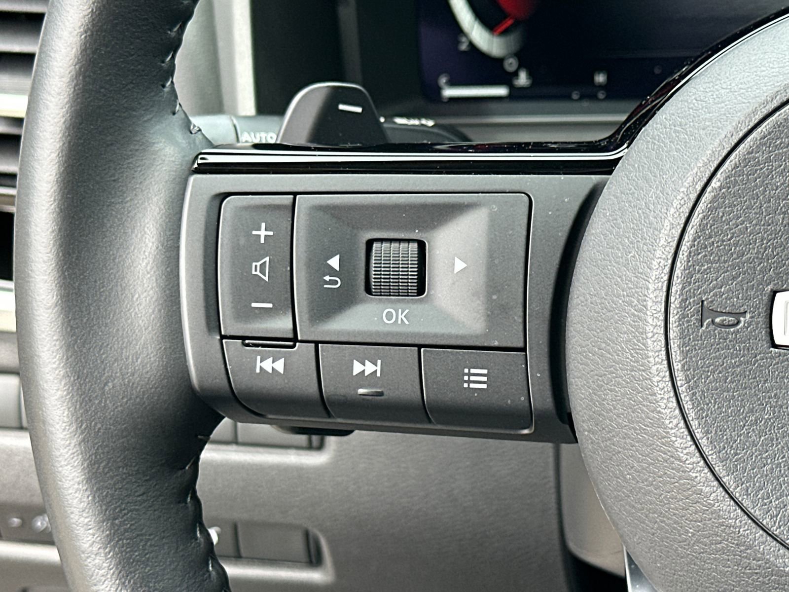 Certified 2024 Nissan Rogue SL FWD image 24