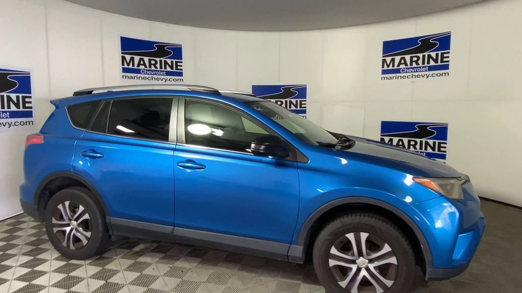 Used 2017 Toyota RAV4 LE FWD image 3