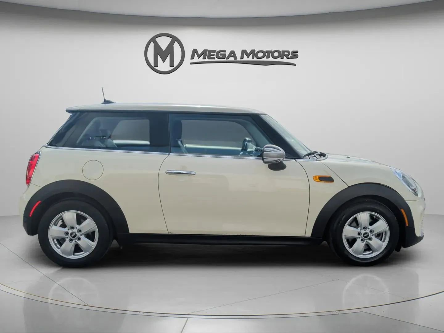 Used 2019 MINI Cooper 2-Door Hardtop FWD image 9