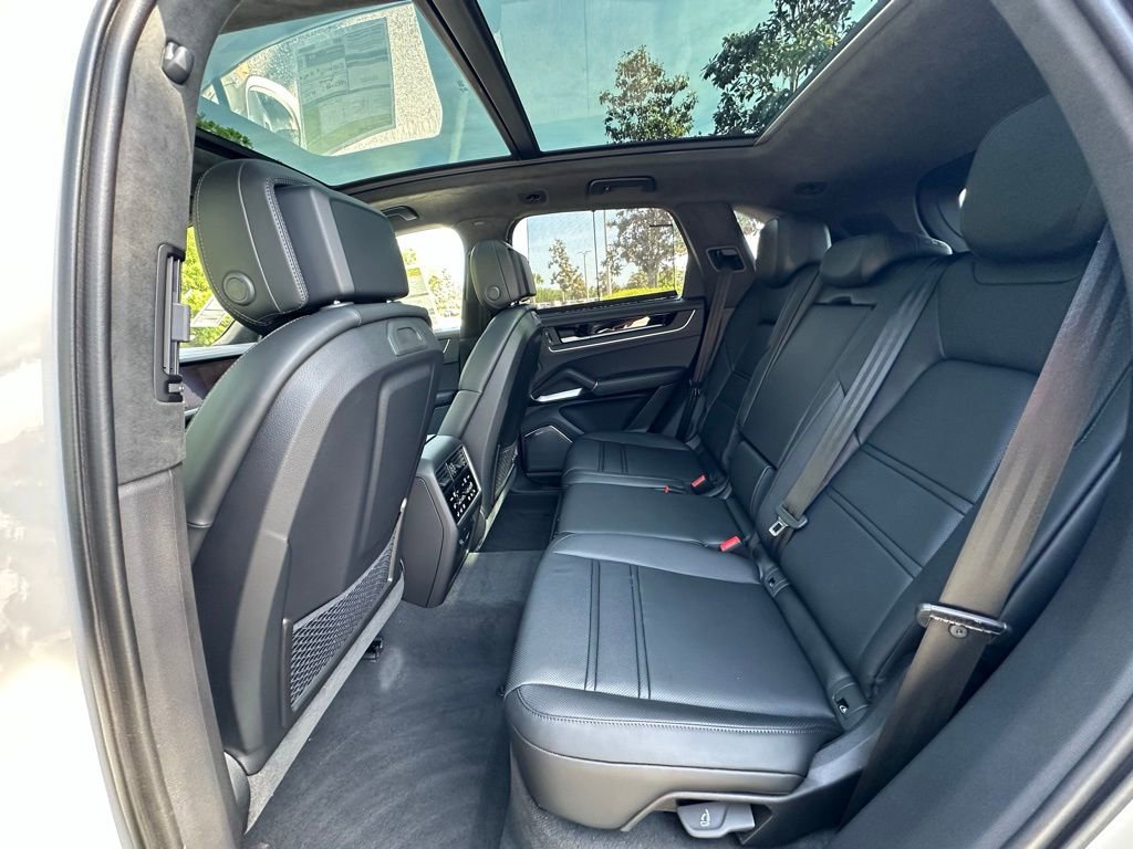 New 2026 Porsche Cayenne Turbo AWD/4WD image 20