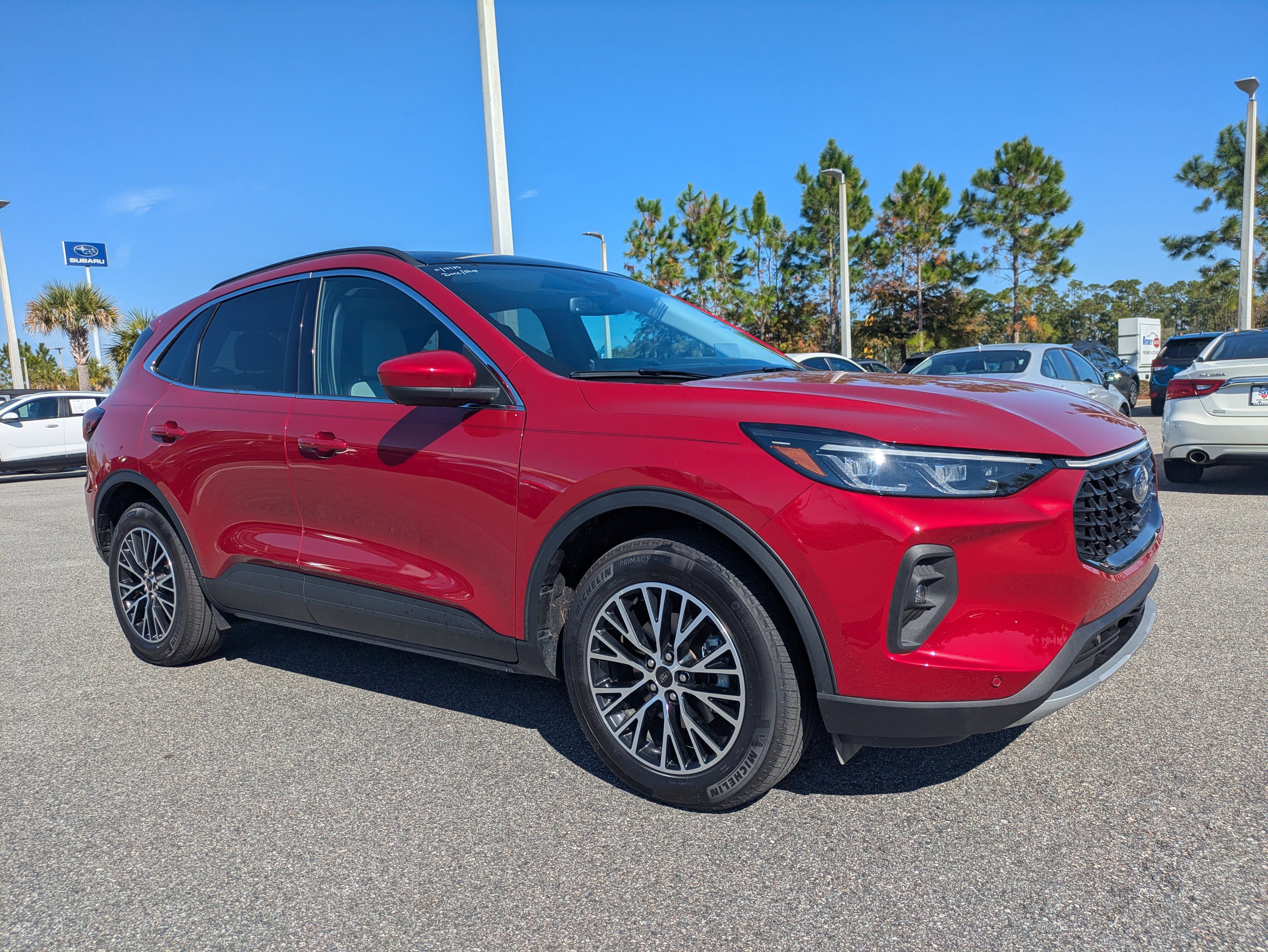 Used 2025 Ford Escape SE w/ PHEV Premium Package image 2