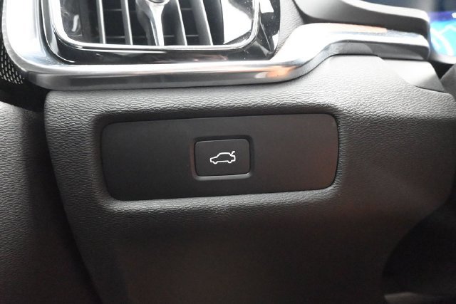 Used 2025 Volvo S60 B5 Plus FWD image 27
