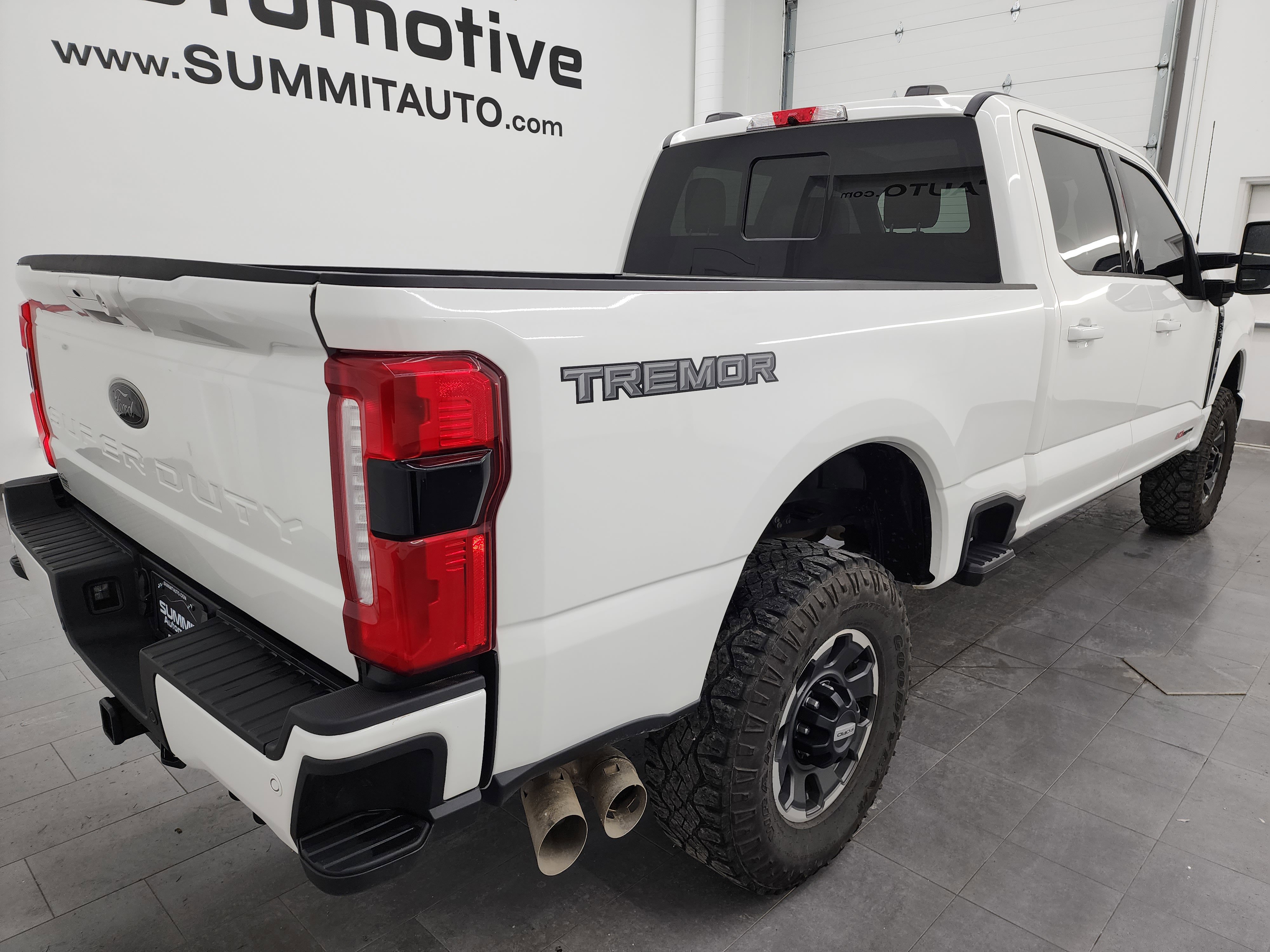 Used 2024 Ford F350 Lariat w/ Lariat Ultimate Package image 4