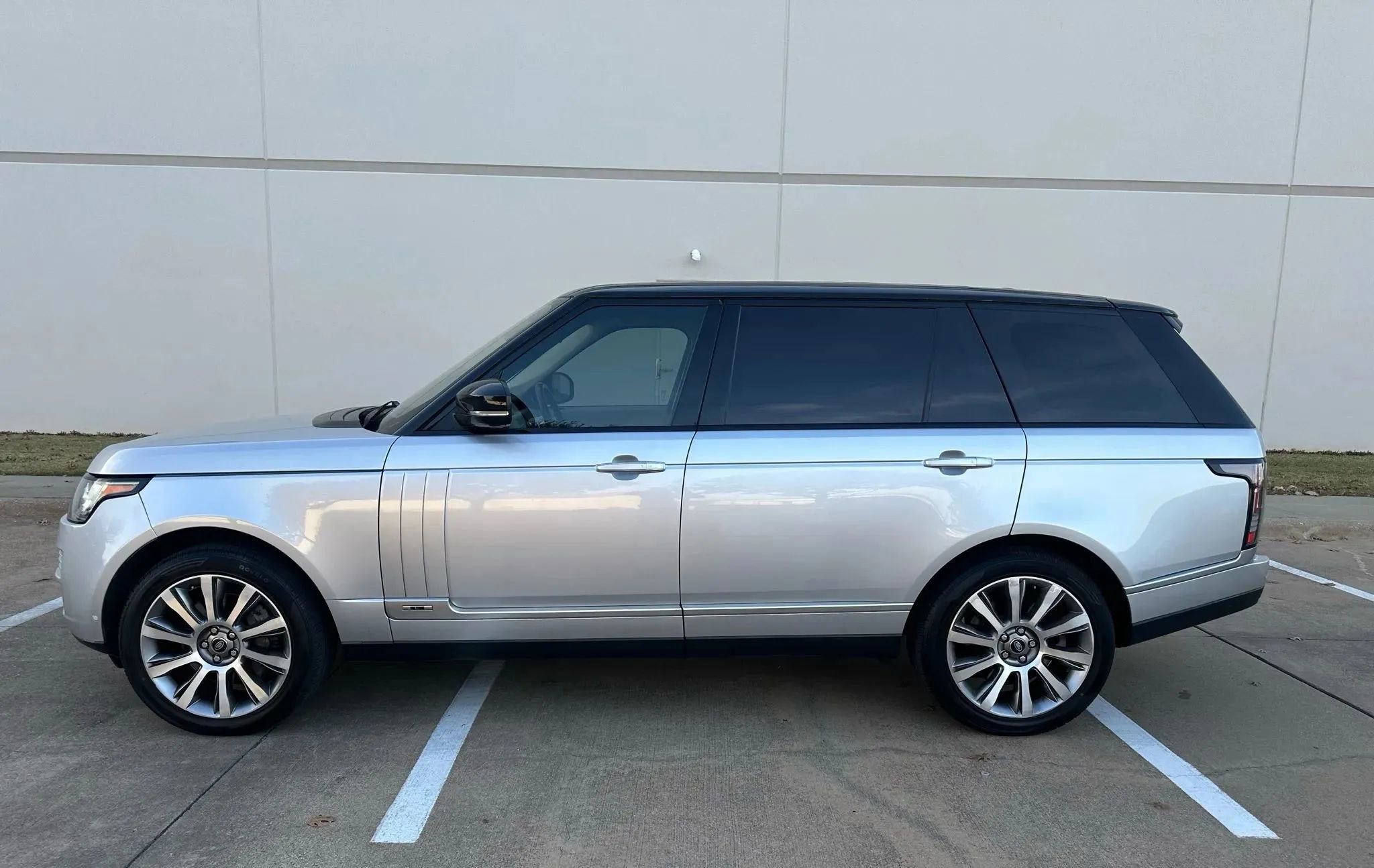 Used 2014 Land Rover Range Rover Long Wheelbase Autobiography image 1