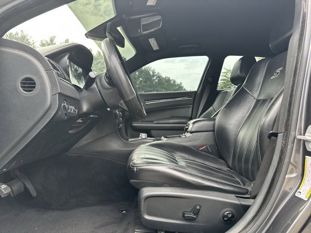Used 2018 Chrysler 300 S image 14