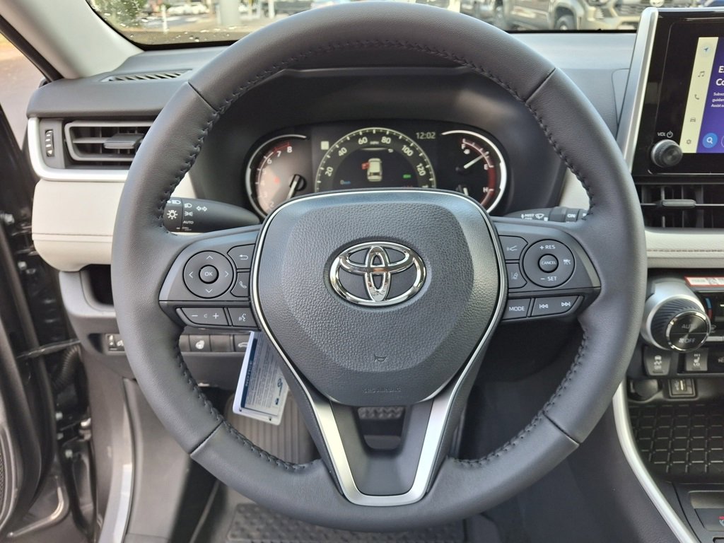 Used 2025 Toyota RAV4 XLE image 31