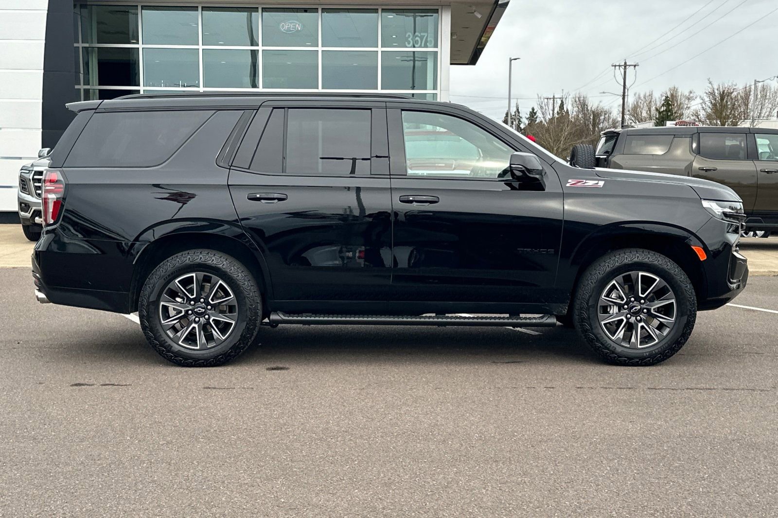 Used 2023 Chevrolet Tahoe Z71 w/ Z71 Off-Road Package image 3