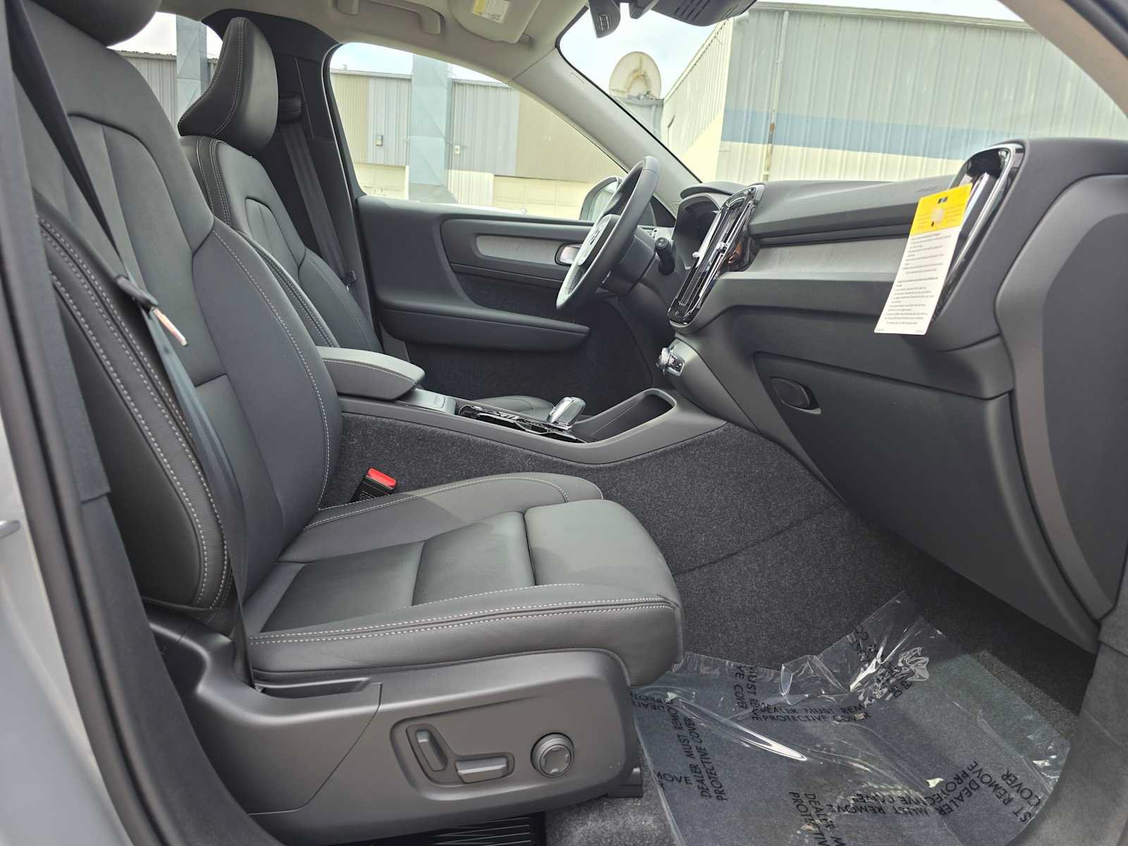 Used 2026 Volvo XC40 B5 Plus w/ Protection Package Premier AWD/4WD image 10