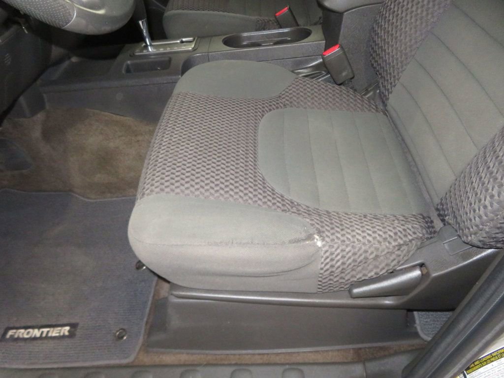 Used 2013 Nissan Frontier SV w/ SV Value Truck Pkg image 20